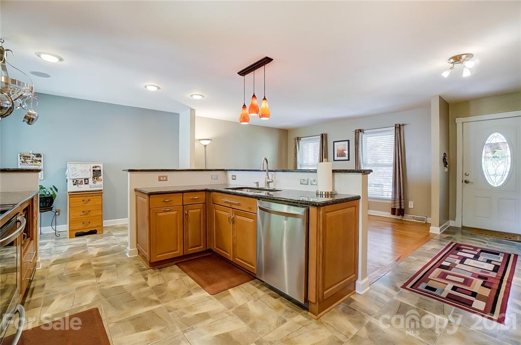 4624 Twin Oaks Place Charlotte NC 28212