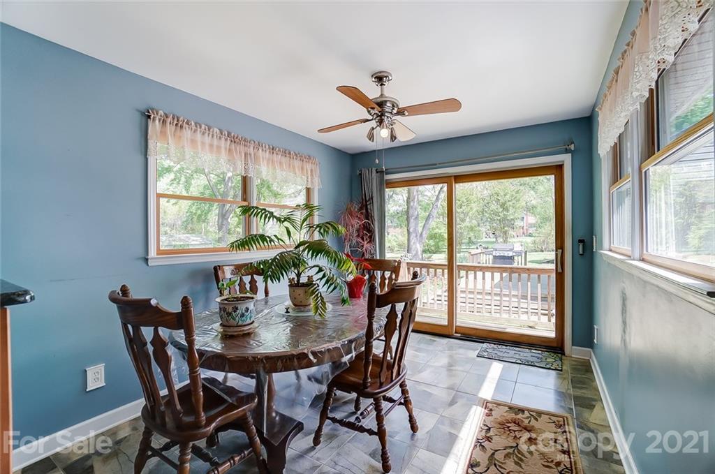 4624 Twin Oaks Place Charlotte NC 28212