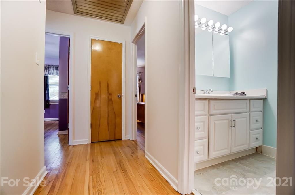 4624 Twin Oaks Place Charlotte NC 28212