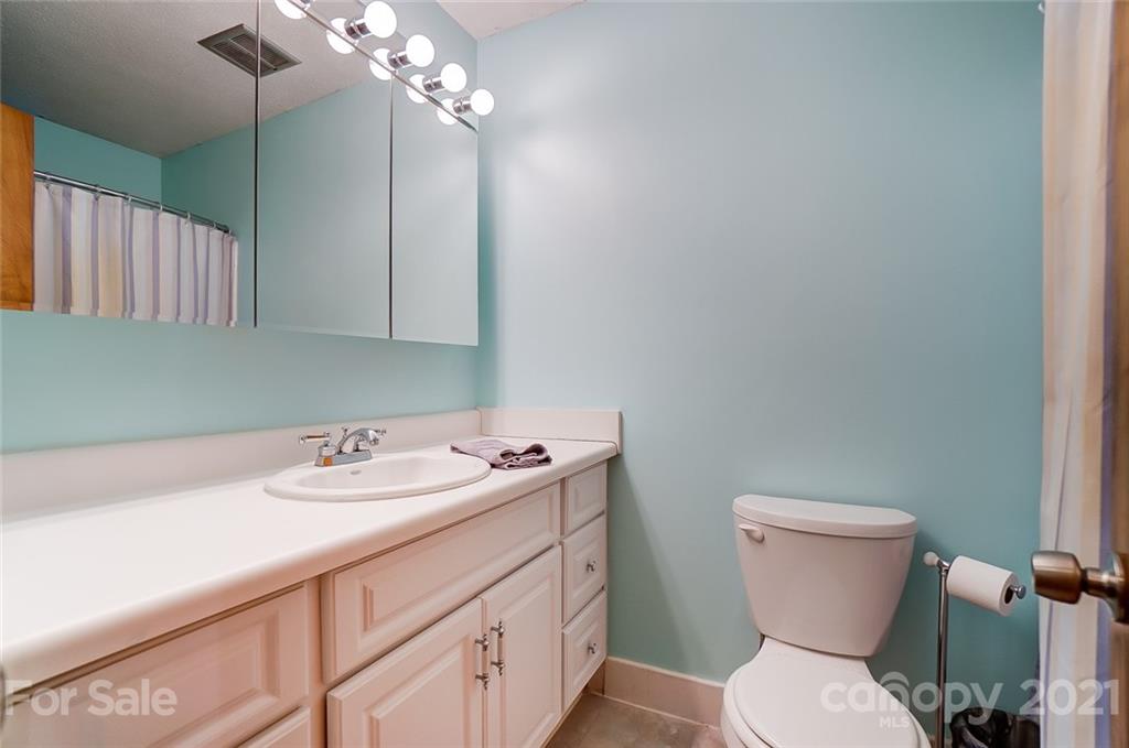 4624 Twin Oaks Place Charlotte NC 28212