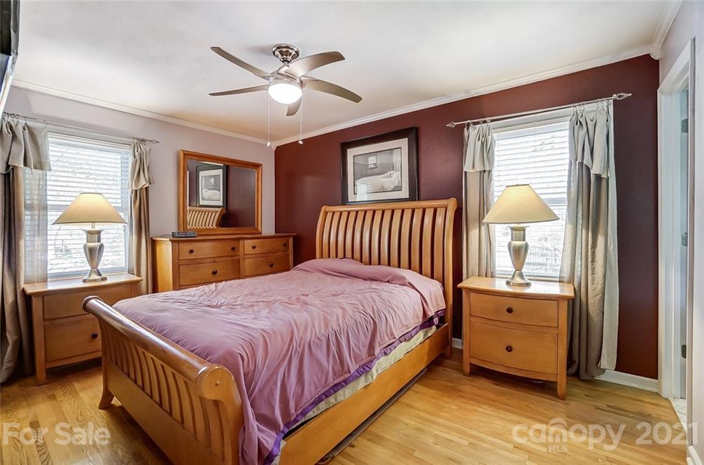 4624 Twin Oaks Place Charlotte NC 28212