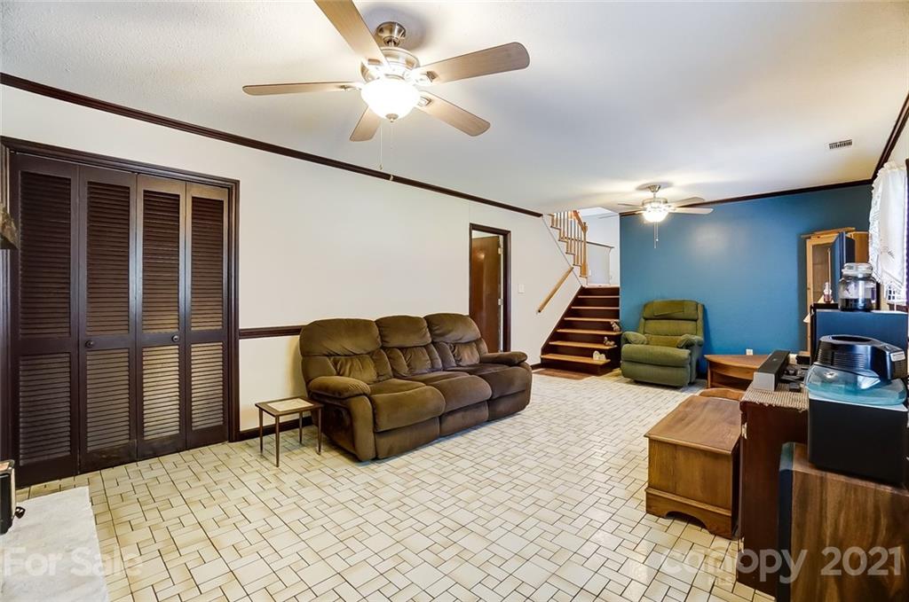 4624 Twin Oaks Place Charlotte NC 28212