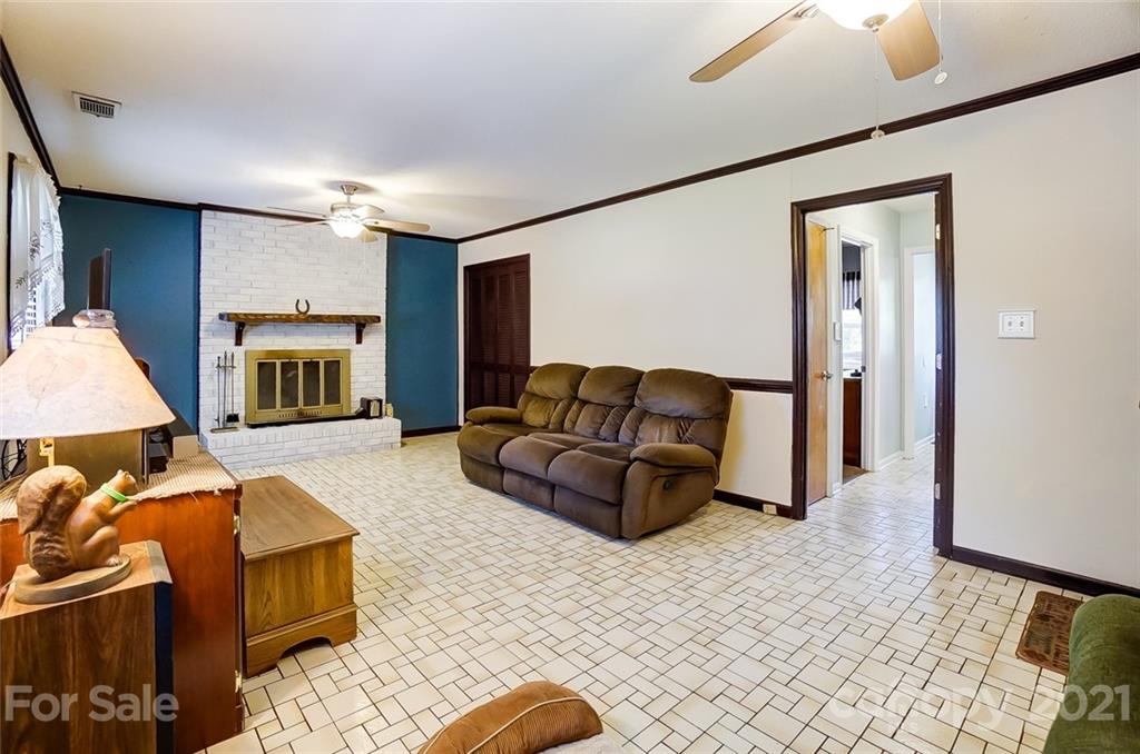 4624 Twin Oaks Place Charlotte NC 28212