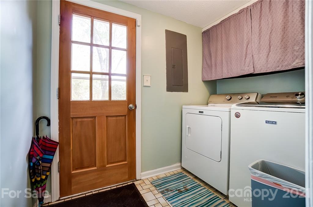 4624 Twin Oaks Place Charlotte NC 28212