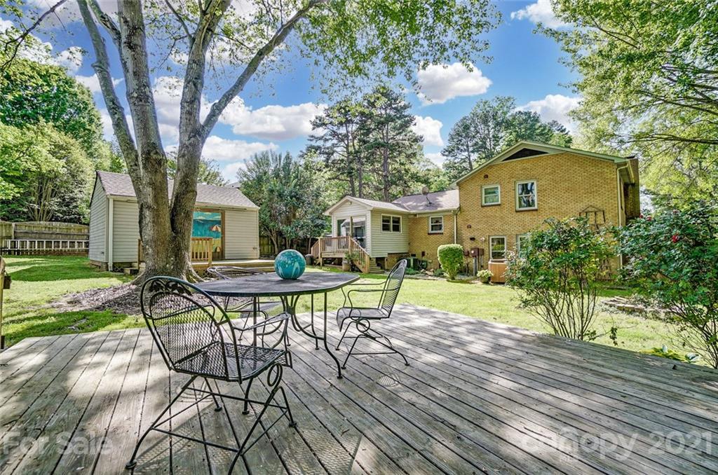 4624 Twin Oaks Place Charlotte NC 28212