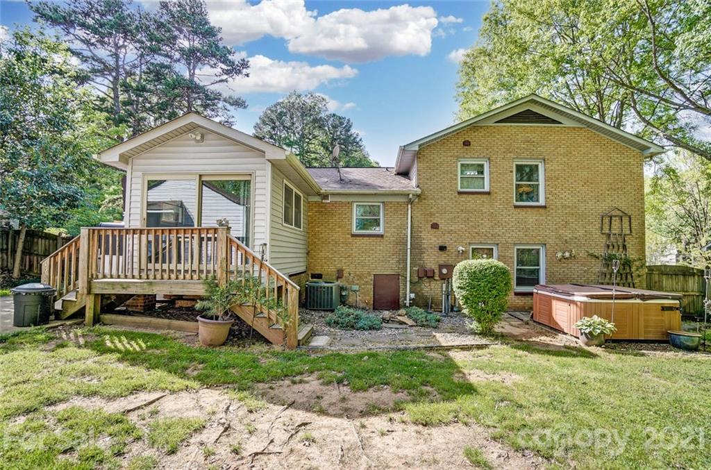 4624 Twin Oaks Place Charlotte NC 28212