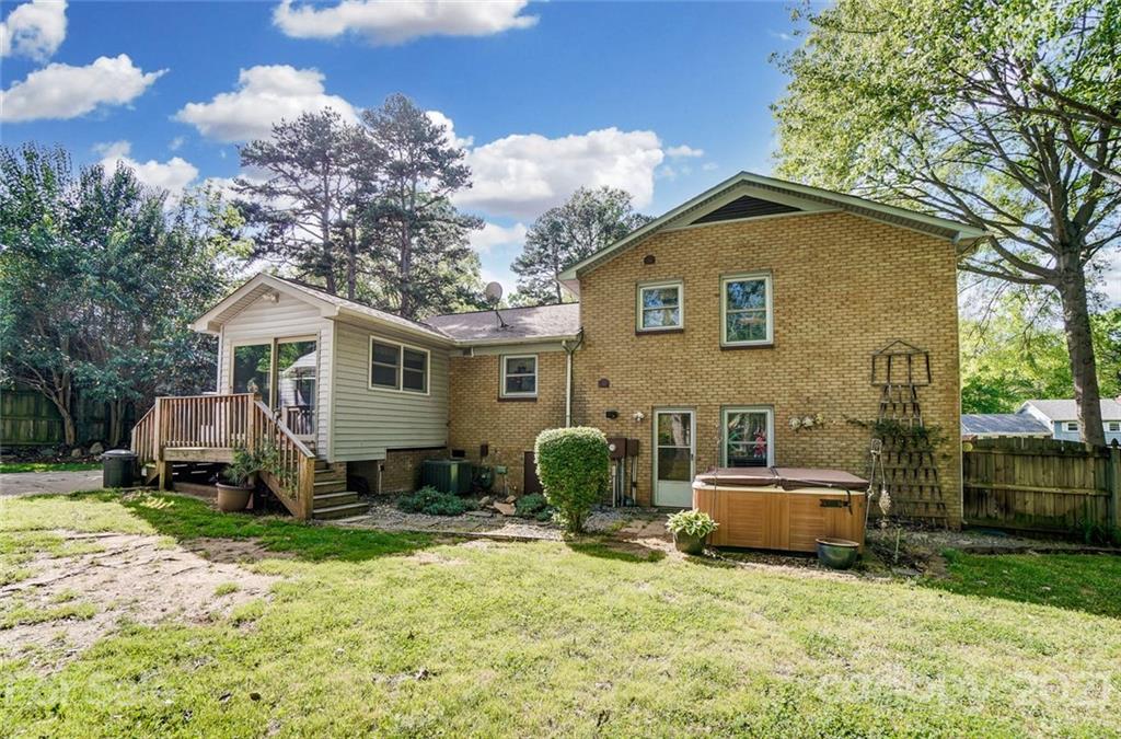 4624 Twin Oaks Place Charlotte NC 28212