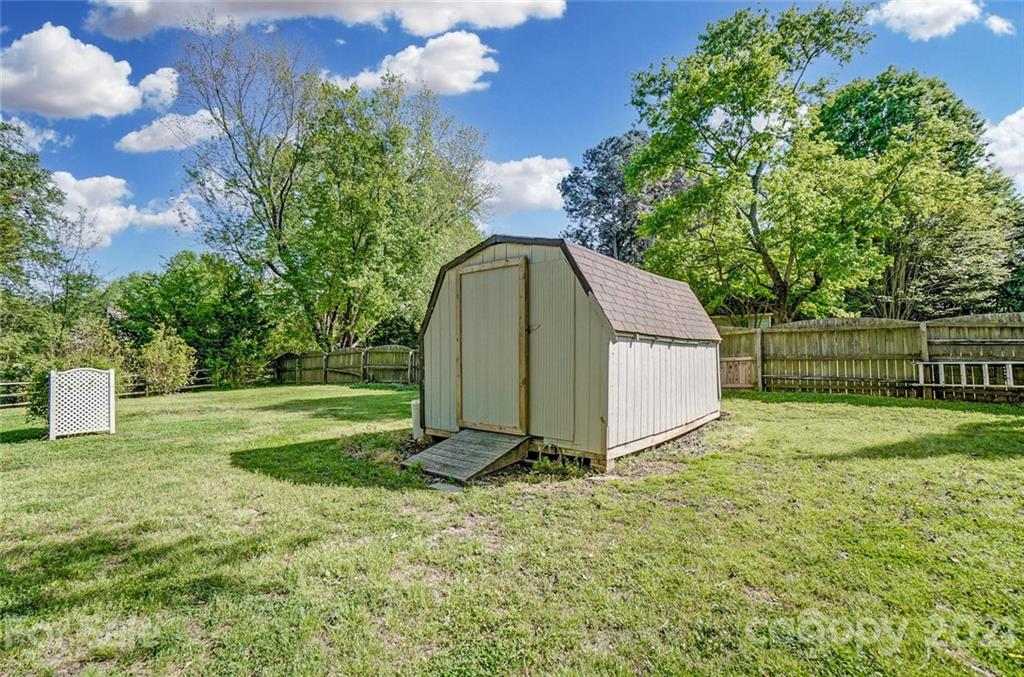 4624 Twin Oaks Place Charlotte NC 28212