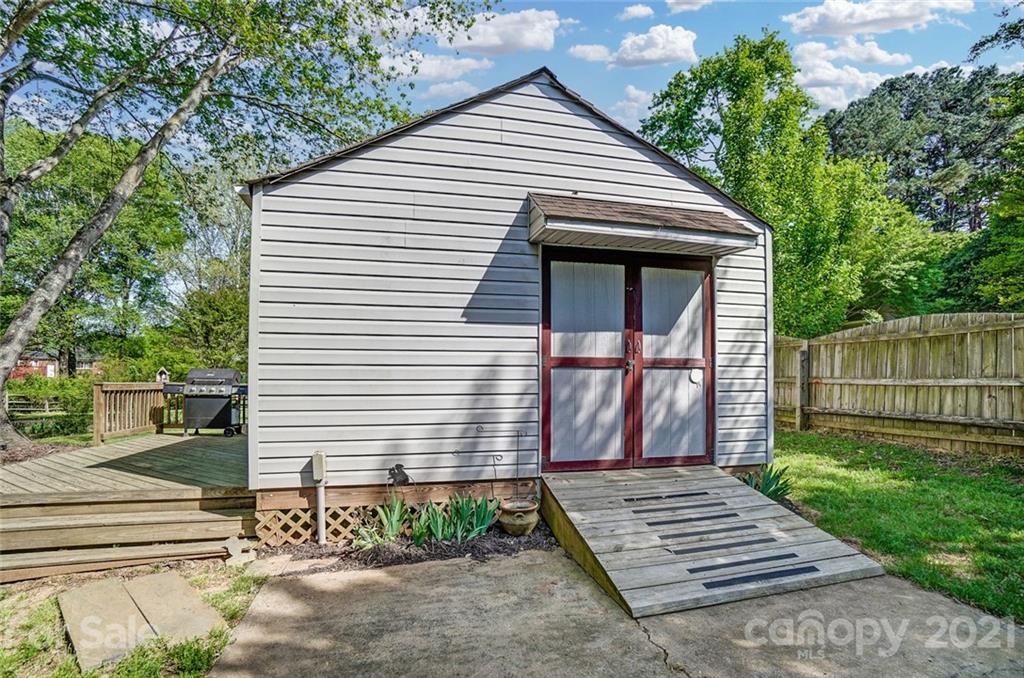 4624 Twin Oaks Place Charlotte NC 28212