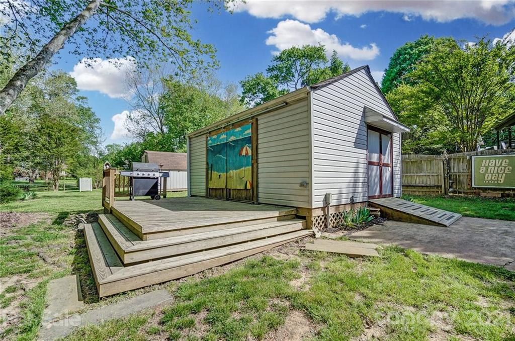 4624 Twin Oaks Place Charlotte NC 28212