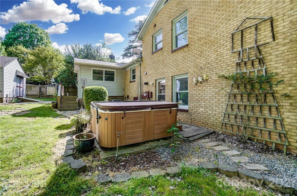 4624 Twin Oaks Place Charlotte NC 28212