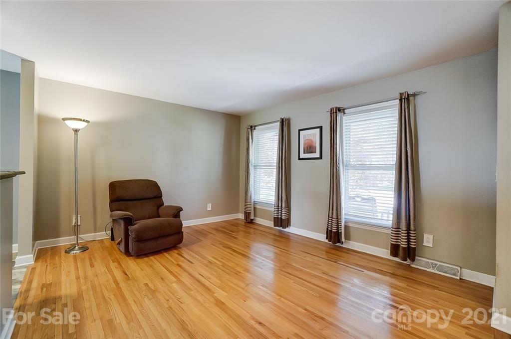 4624 Twin Oaks Place Charlotte NC 28212