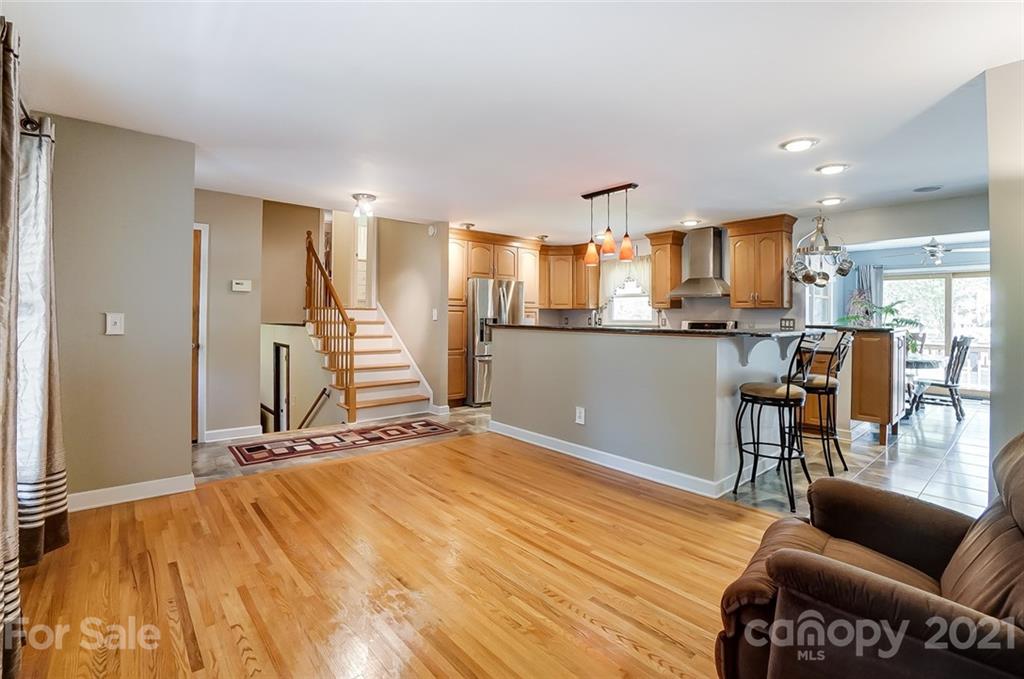 4624 Twin Oaks Place Charlotte NC 28212