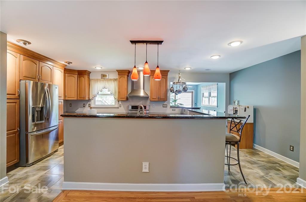 4624 Twin Oaks Place Charlotte NC 28212