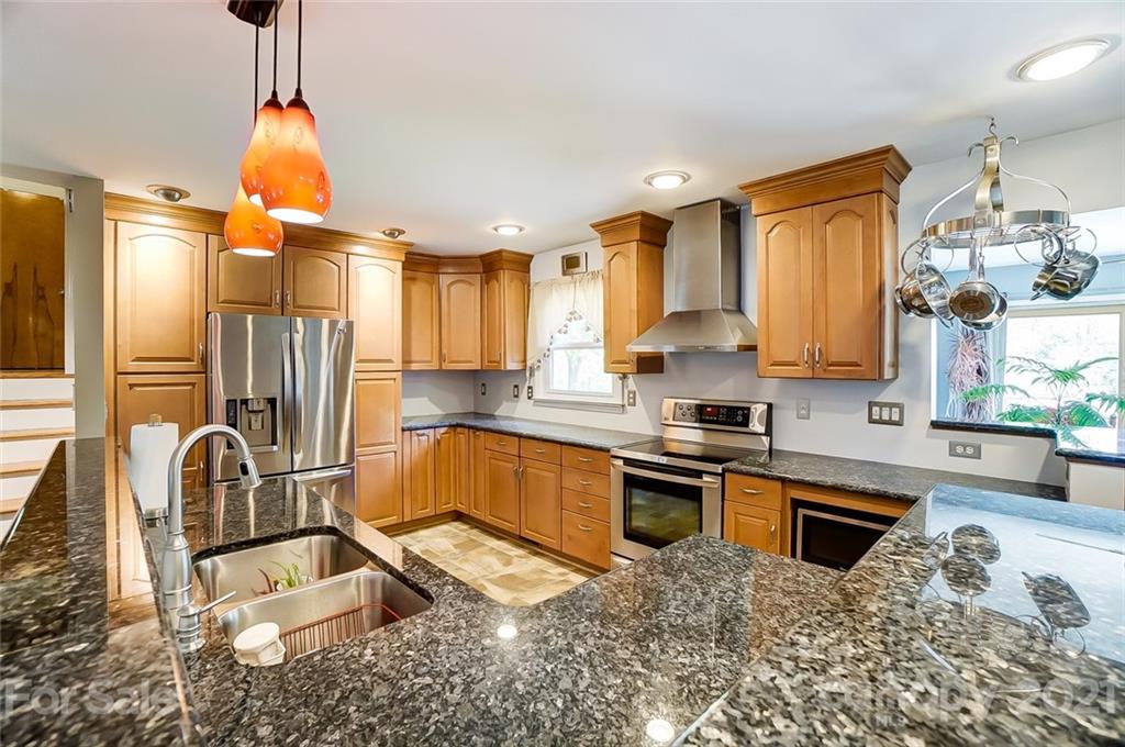 4624 Twin Oaks Place Charlotte NC 28212