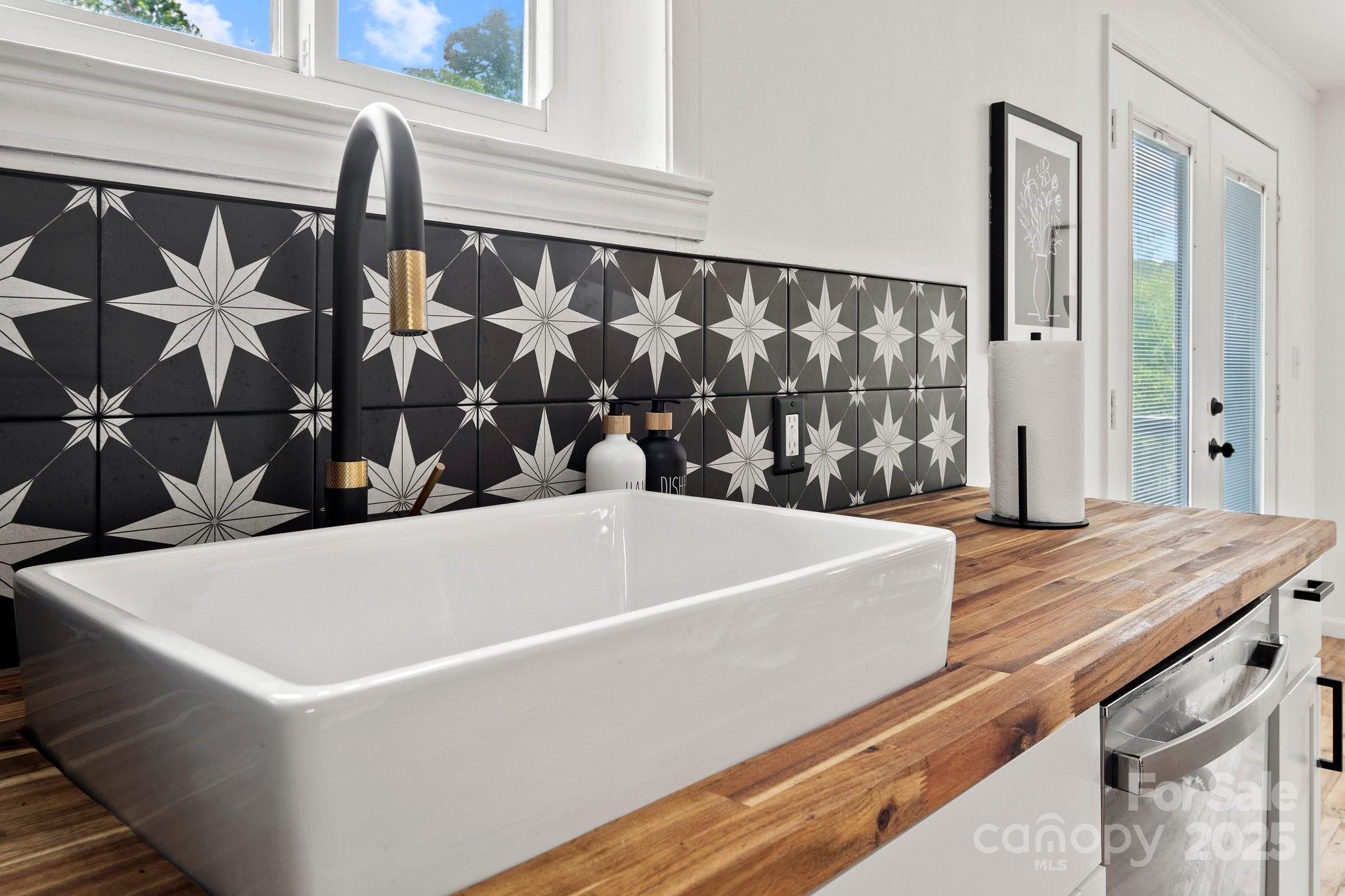 533 Old Nc 20 Highway Alexander NC 28701