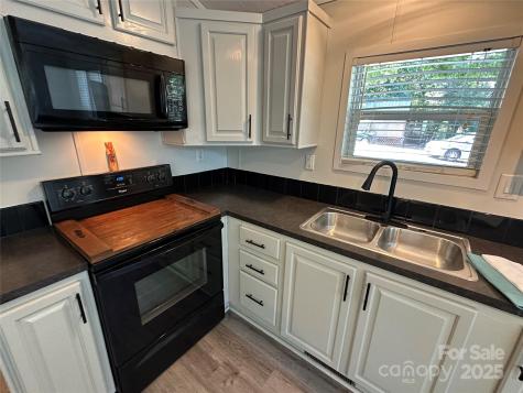 114 Meadowview Circle New London NC 28127