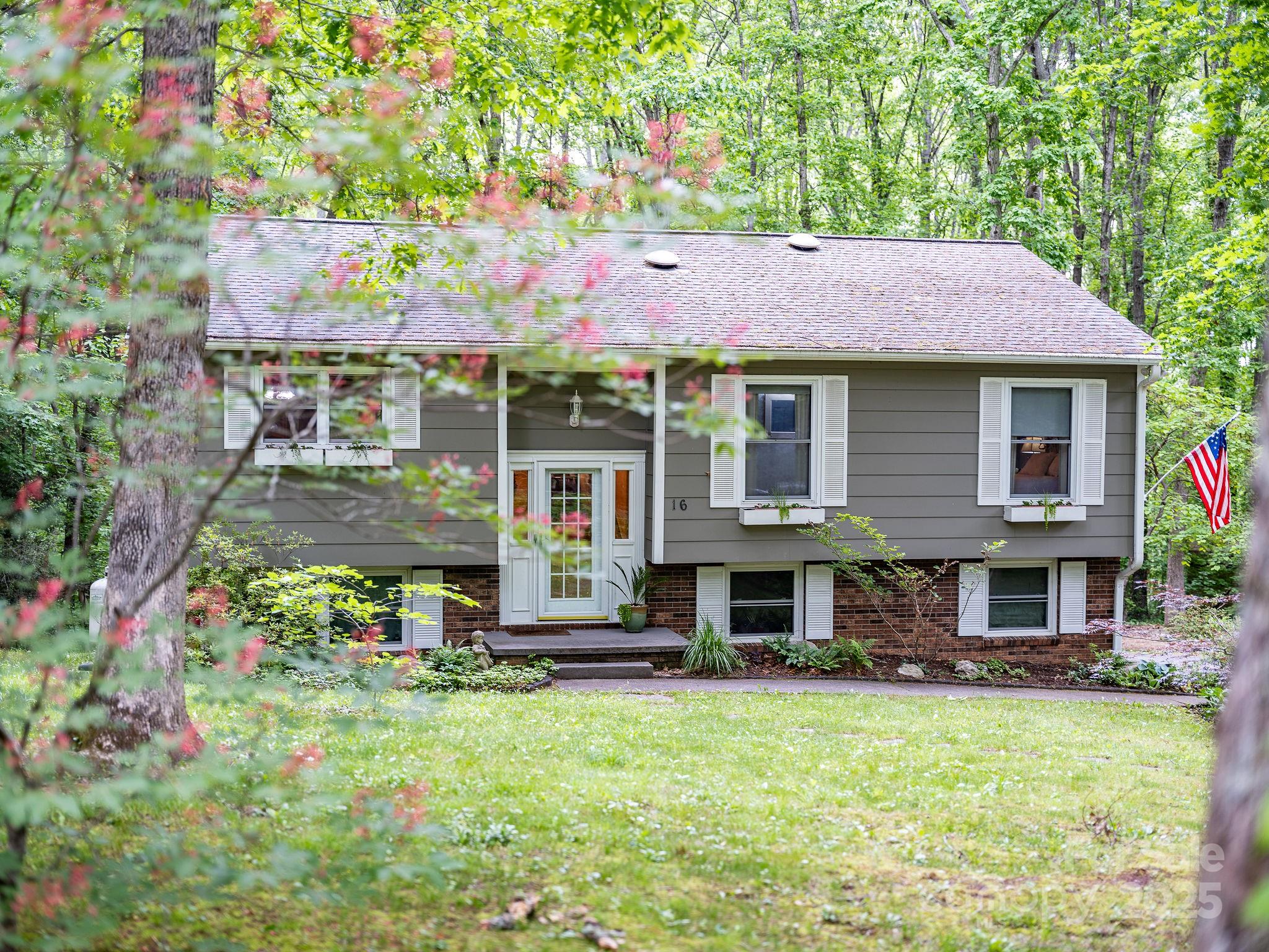 16 Jonway Court Candler NC 28715