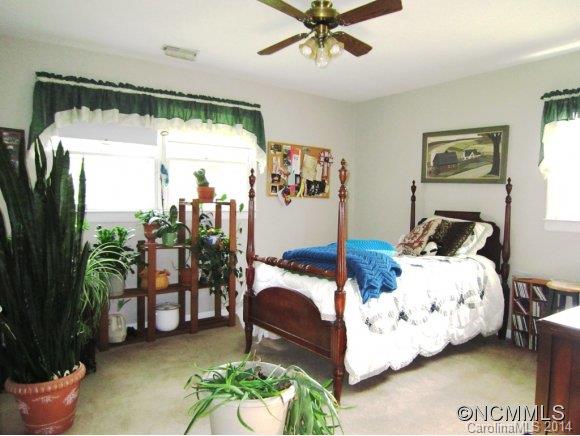 673 Justice Ridge Road Candler NC 28715