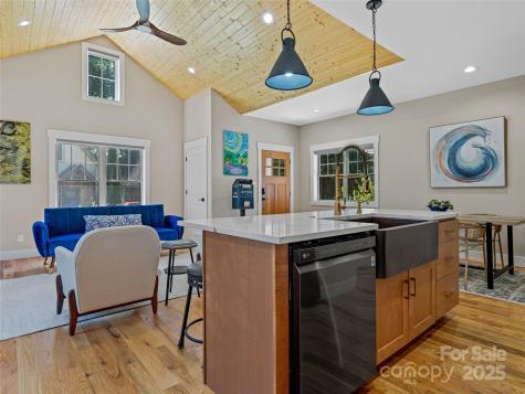 18 Destination Drive Asheville NC 28806