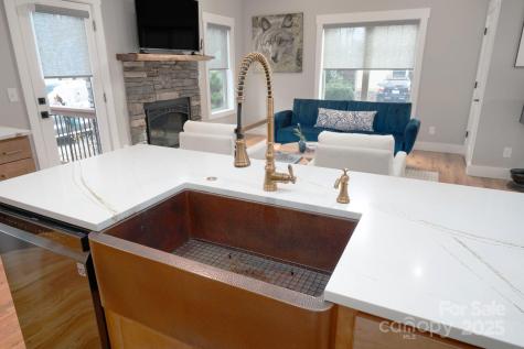 18 Destination Drive Asheville NC 28806