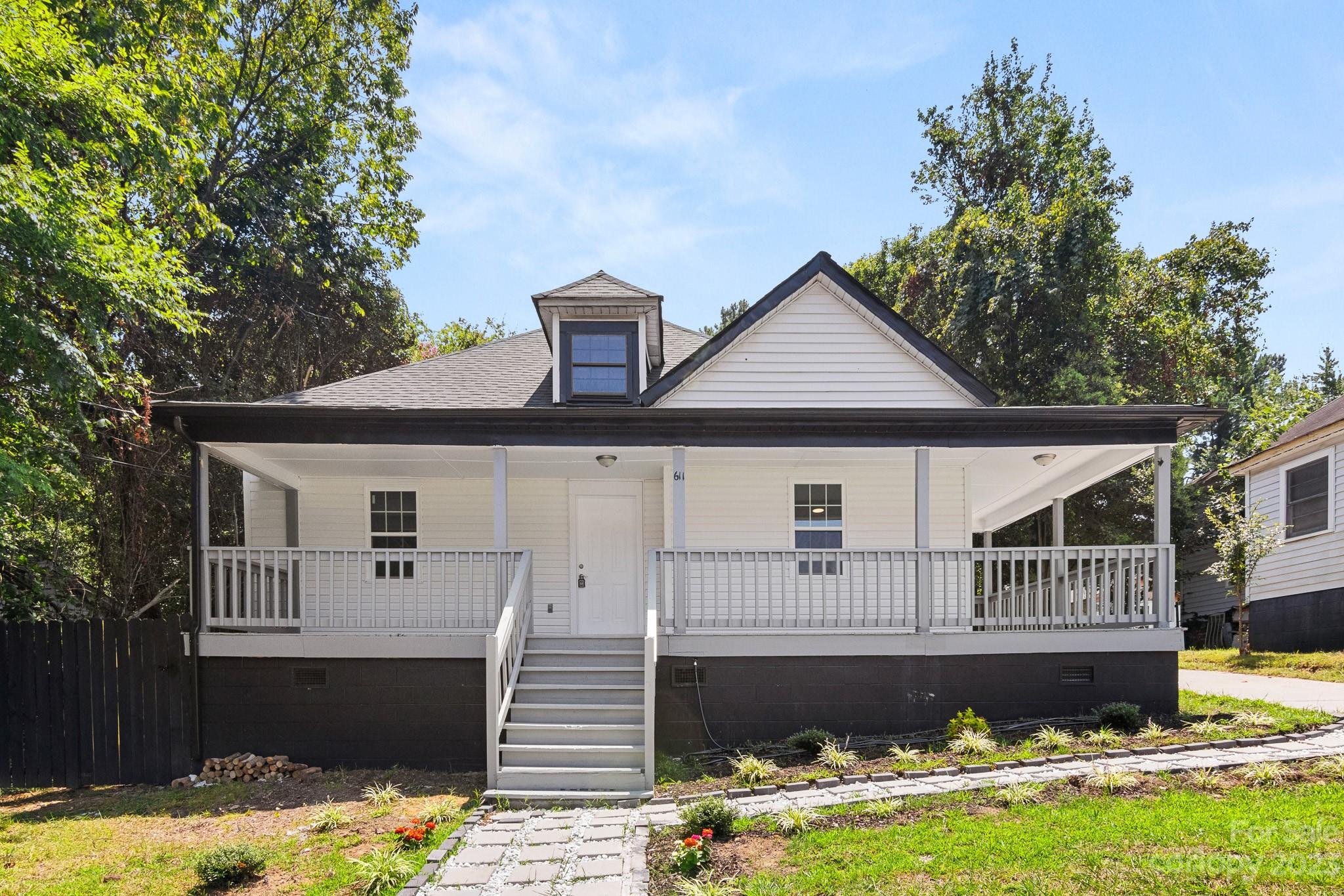 611 S Hoskins Road Charlotte NC 28208
