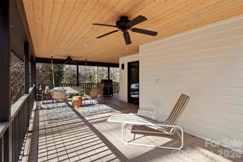 1202 Davis Mountain Road Hendersonville NC 28739