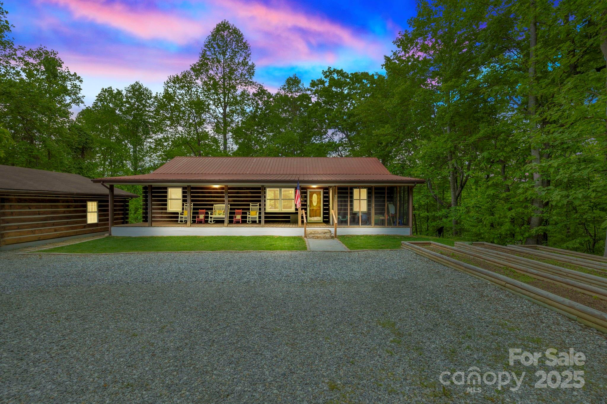 909 Pearson Falls Road Saluda NC 28773