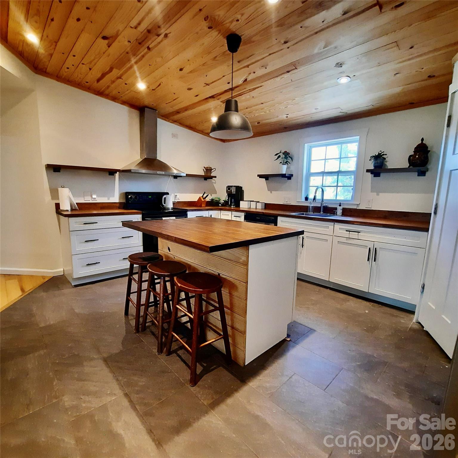 119 Grant Lane Saluda NC 28773