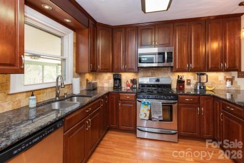 40 Wagon Road Asheville NC 28805