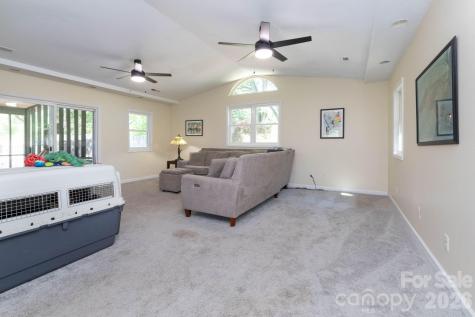 40 Wagon Road Asheville NC 28805