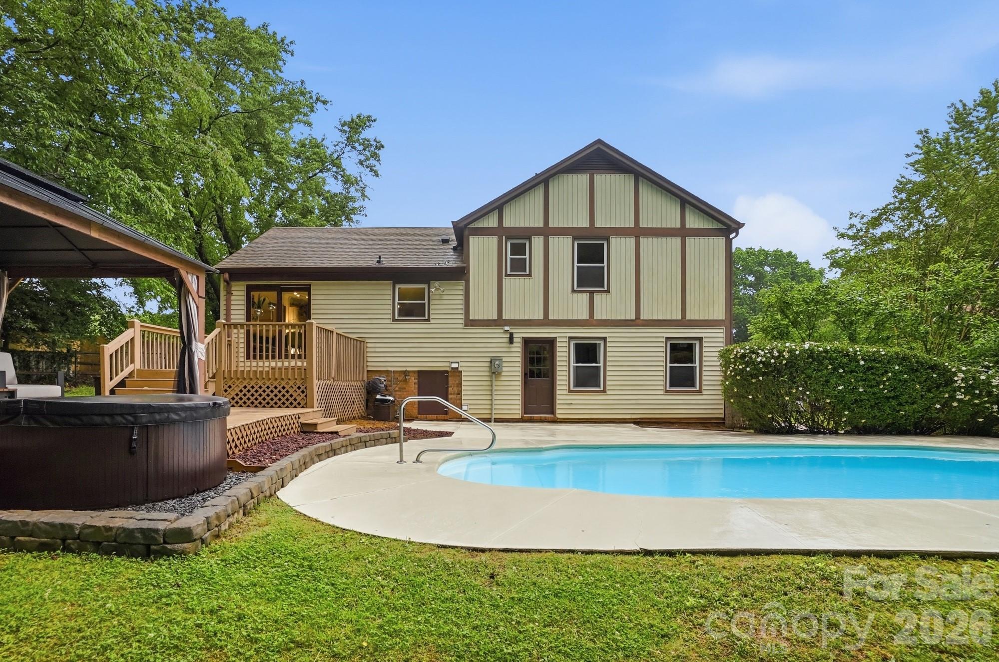 824 Riverwood Road Charlotte NC 28270