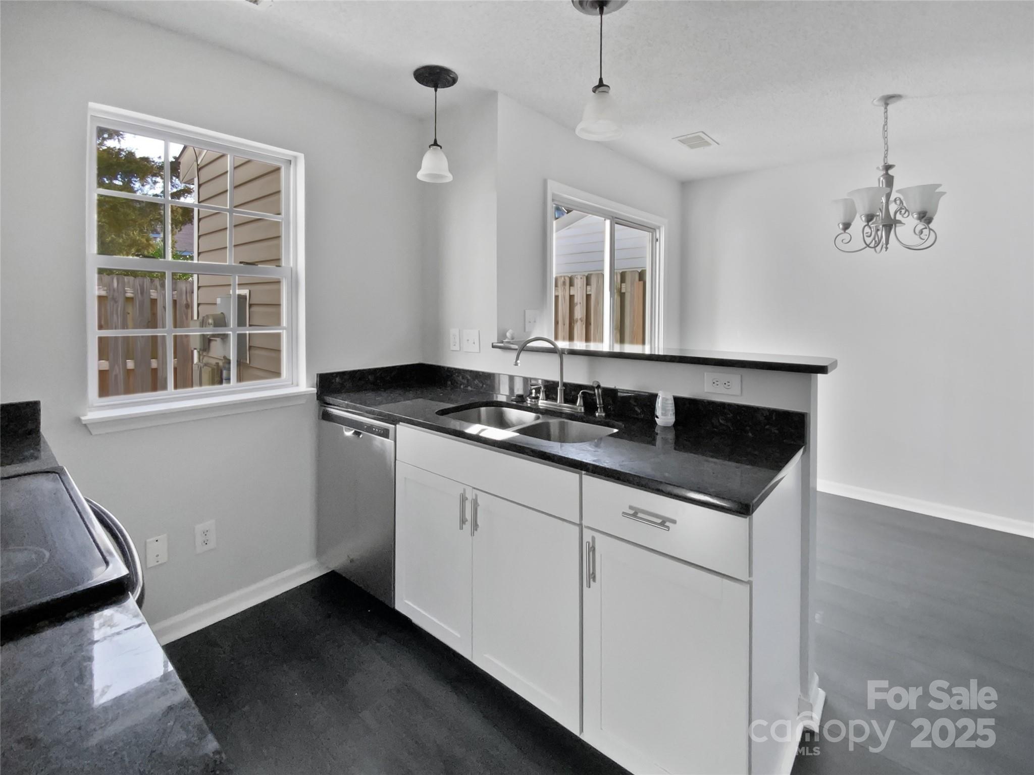 6086 Cougar Lane Charlotte NC 28269