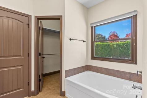 4 Pacifico Drive Asheville NC 28806