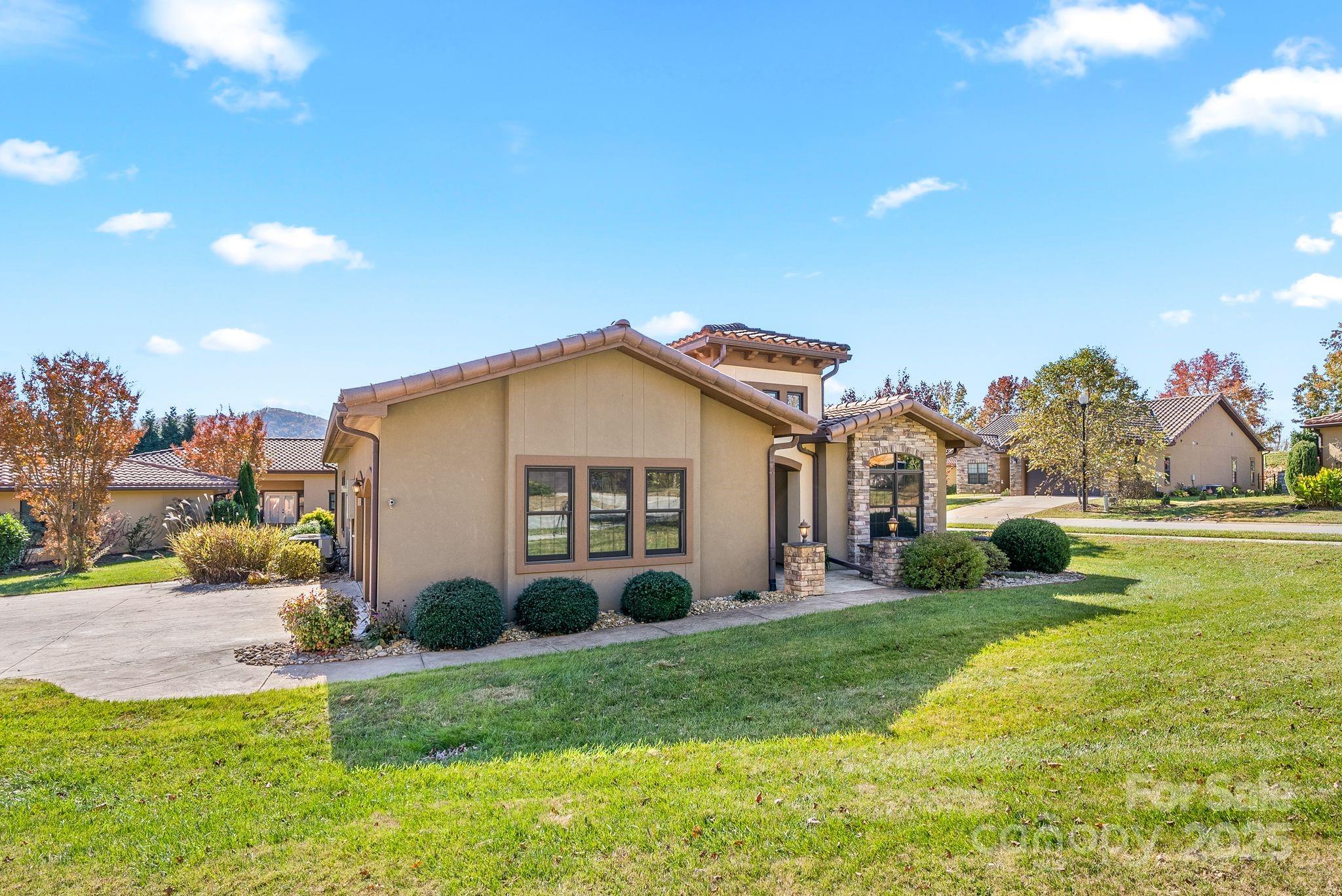 4 Pacifico Drive Asheville NC 28806