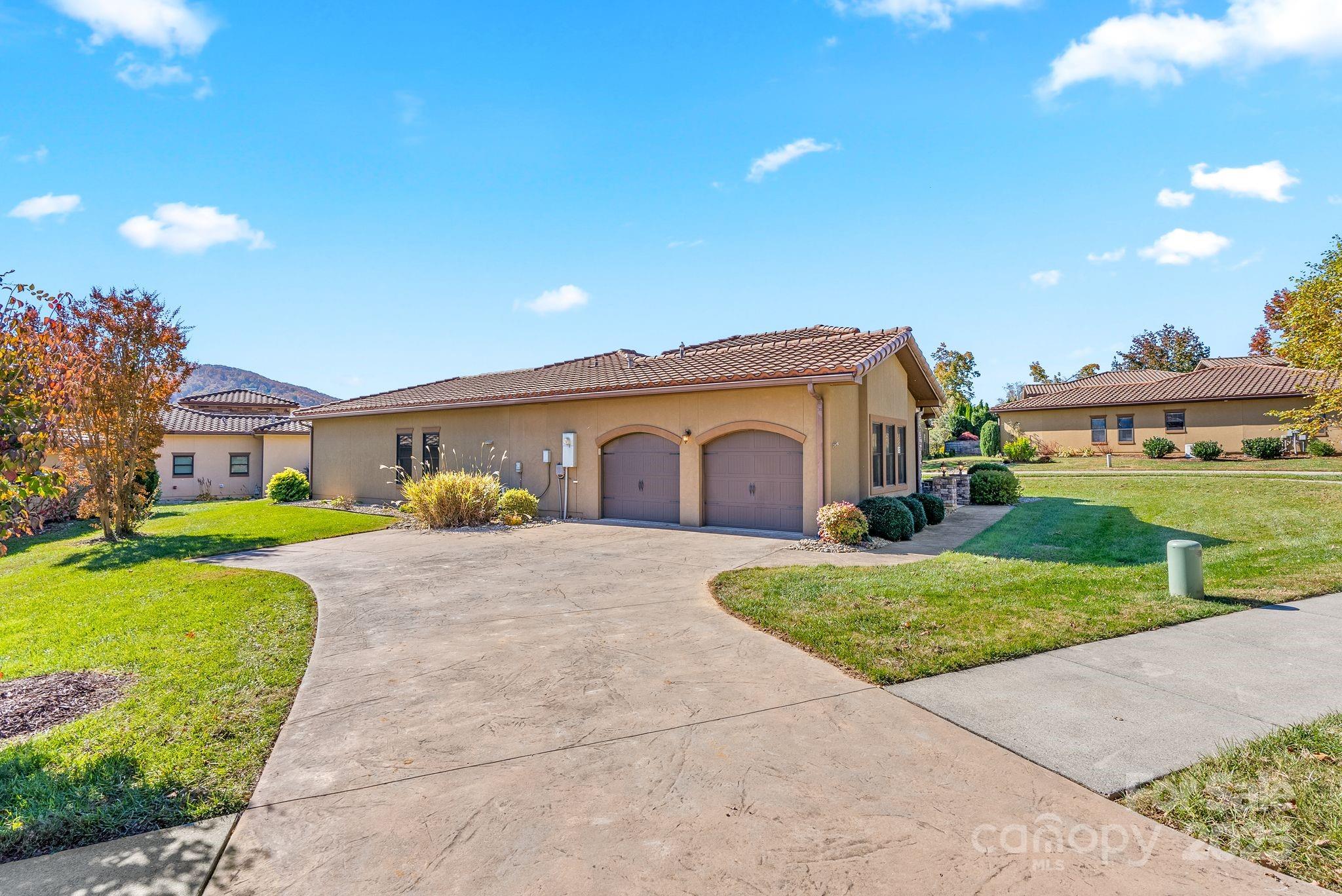 4 Pacifico Drive Asheville NC 28806