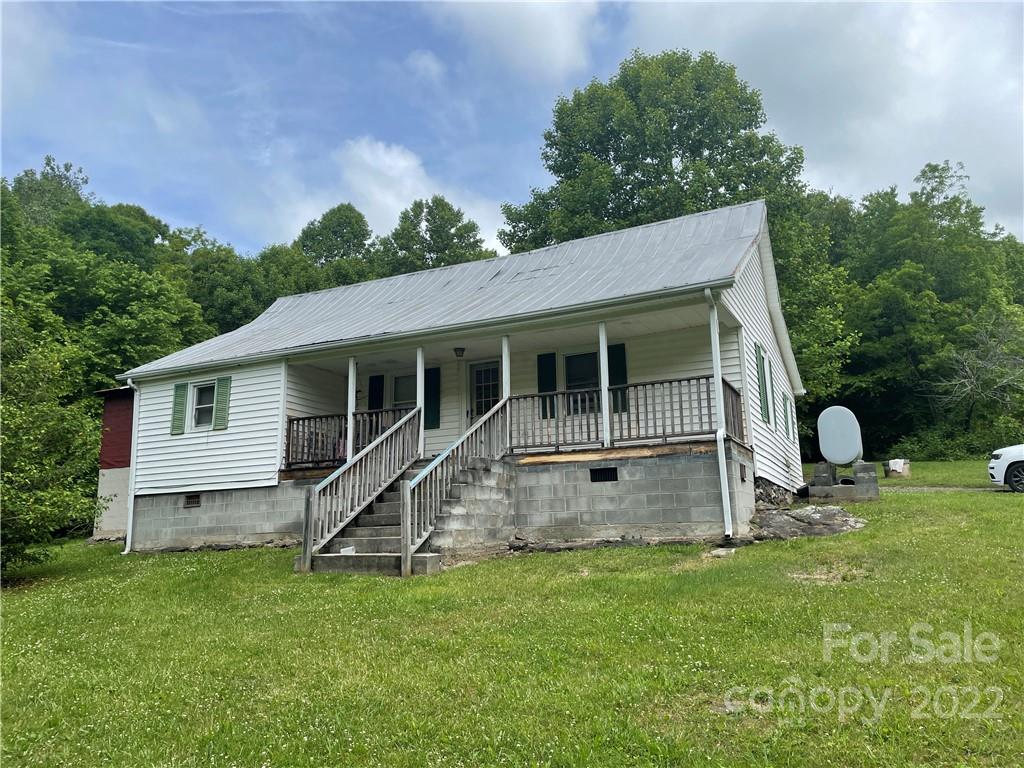 97 Polly Hollow Road Bakersville NC 28705