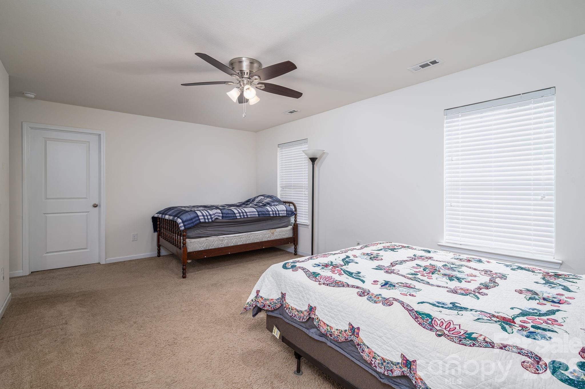 2818 Easton Knoll Drive Dallas NC 28034