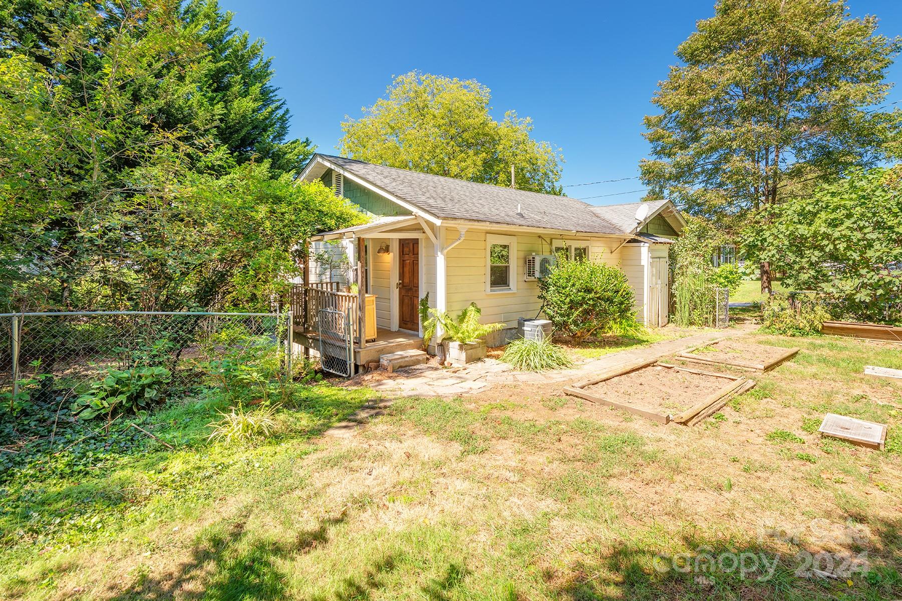 19 Clay Street Asheville NC 28806