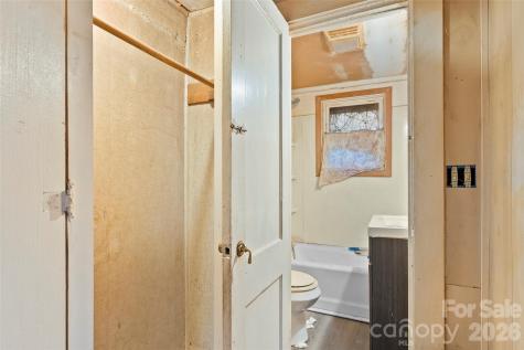 75 Travis Street Clyde NC 28721