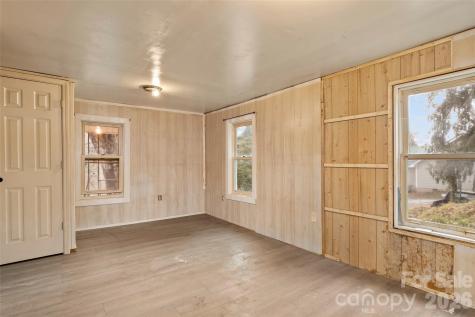 75 Travis Street Clyde NC 28721