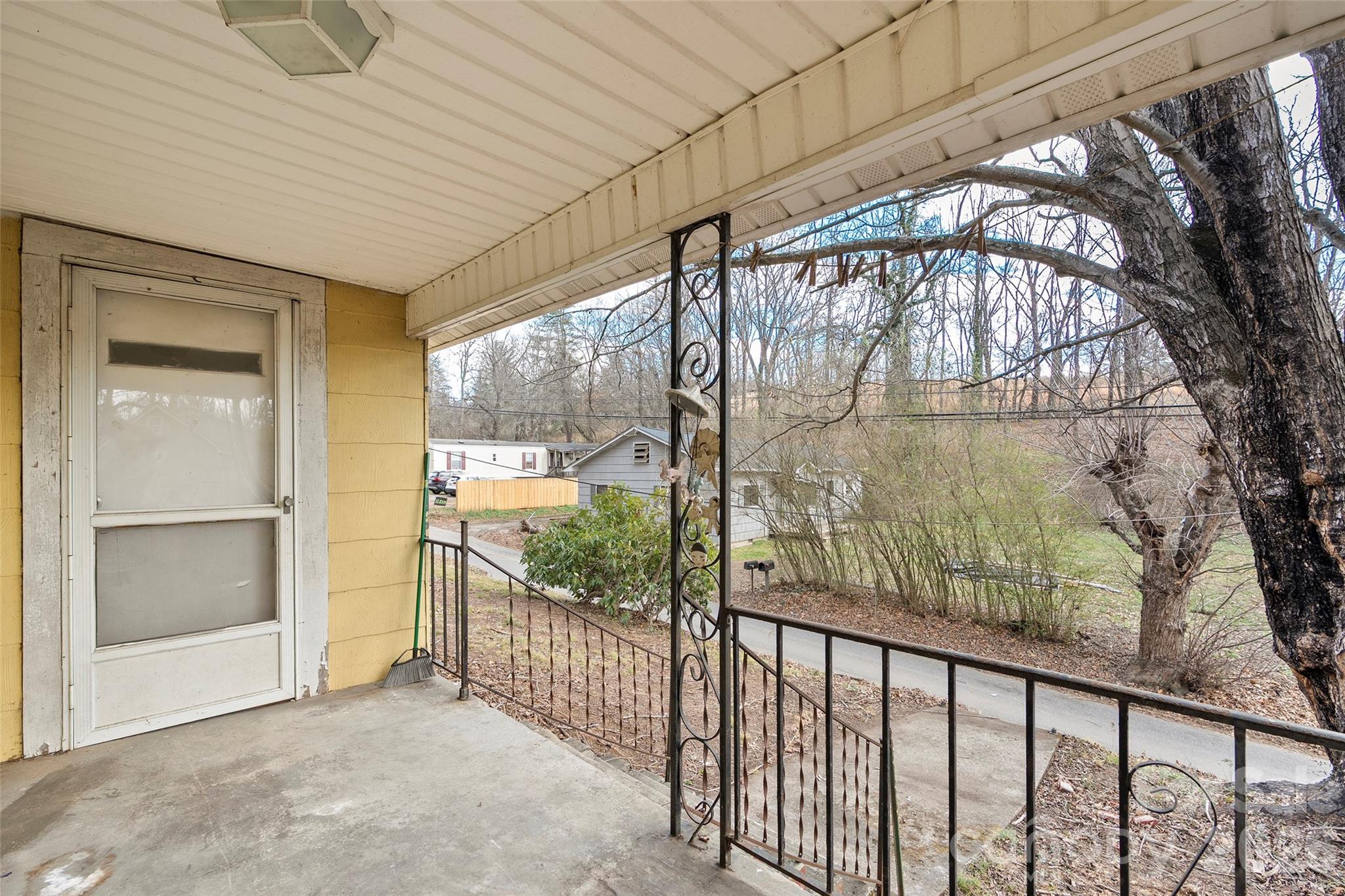 75 Travis Street Clyde NC 28721