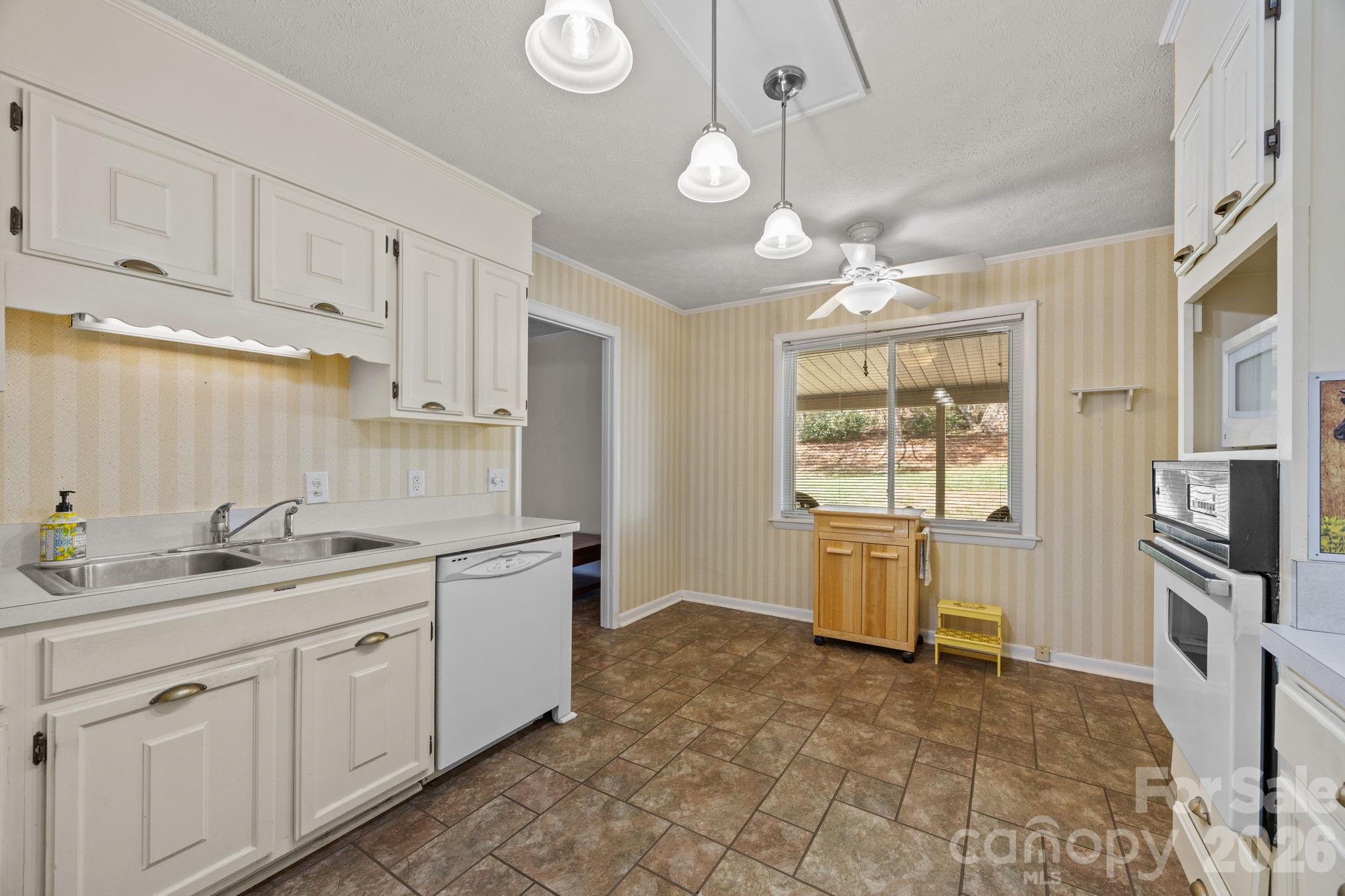 3124 Primrose Drive Hendersonville NC 28792