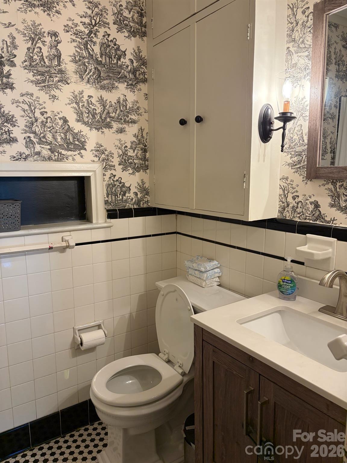 2009 Hassell Place Charlotte NC 28209