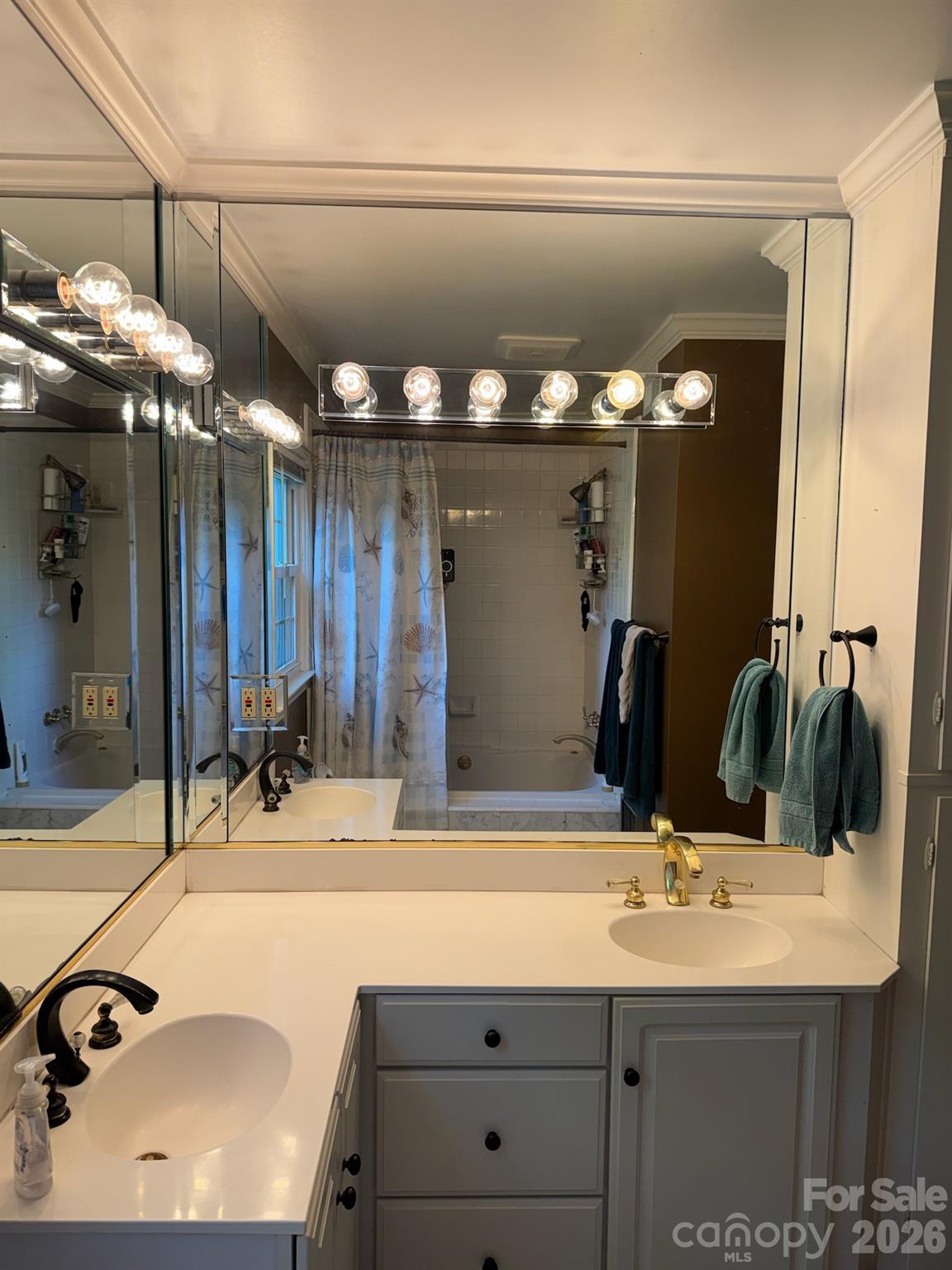 2009 Hassell Place Charlotte NC 28209