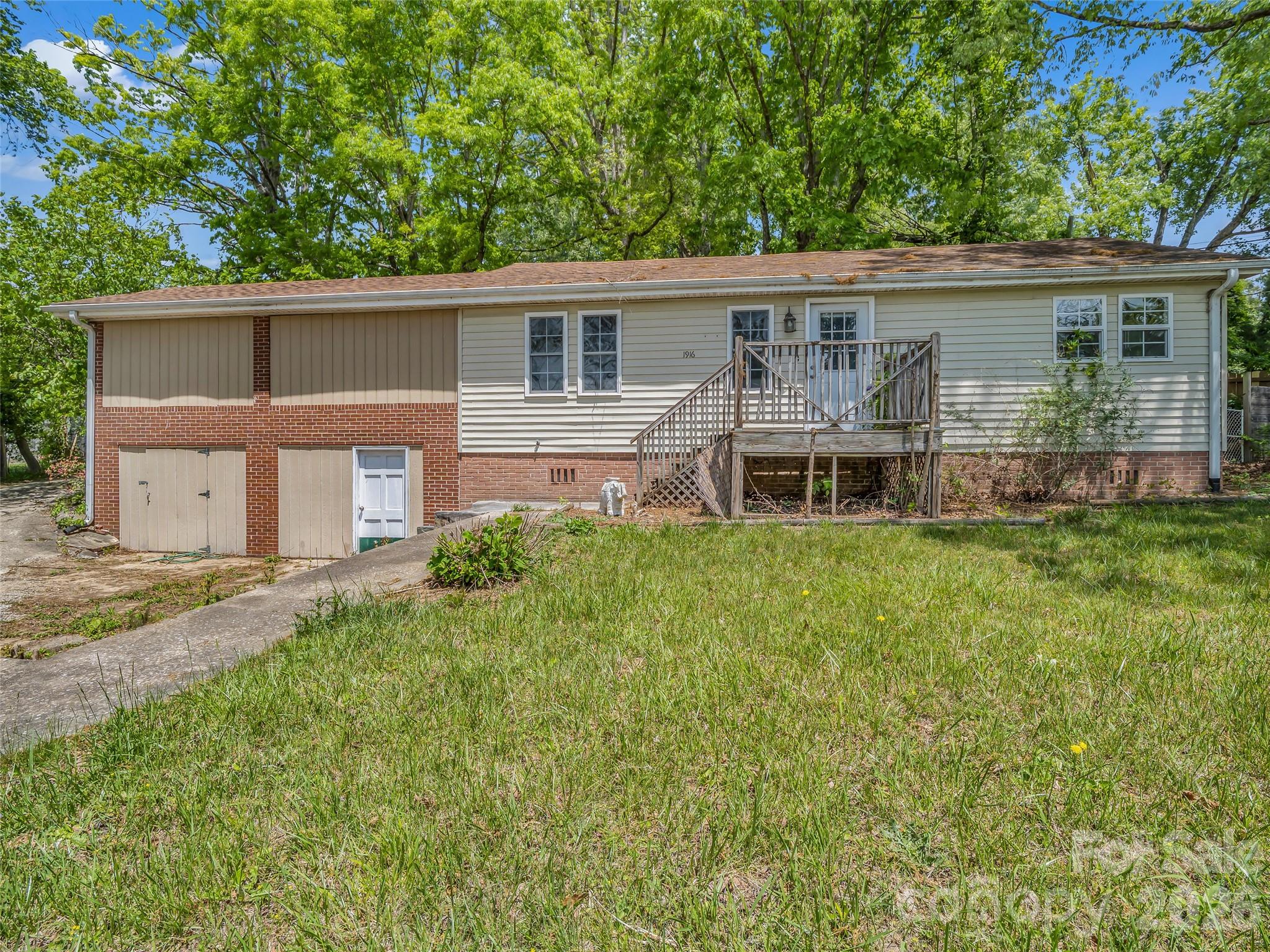 1916 Old Spartanburg Road Hendersonville NC 28792