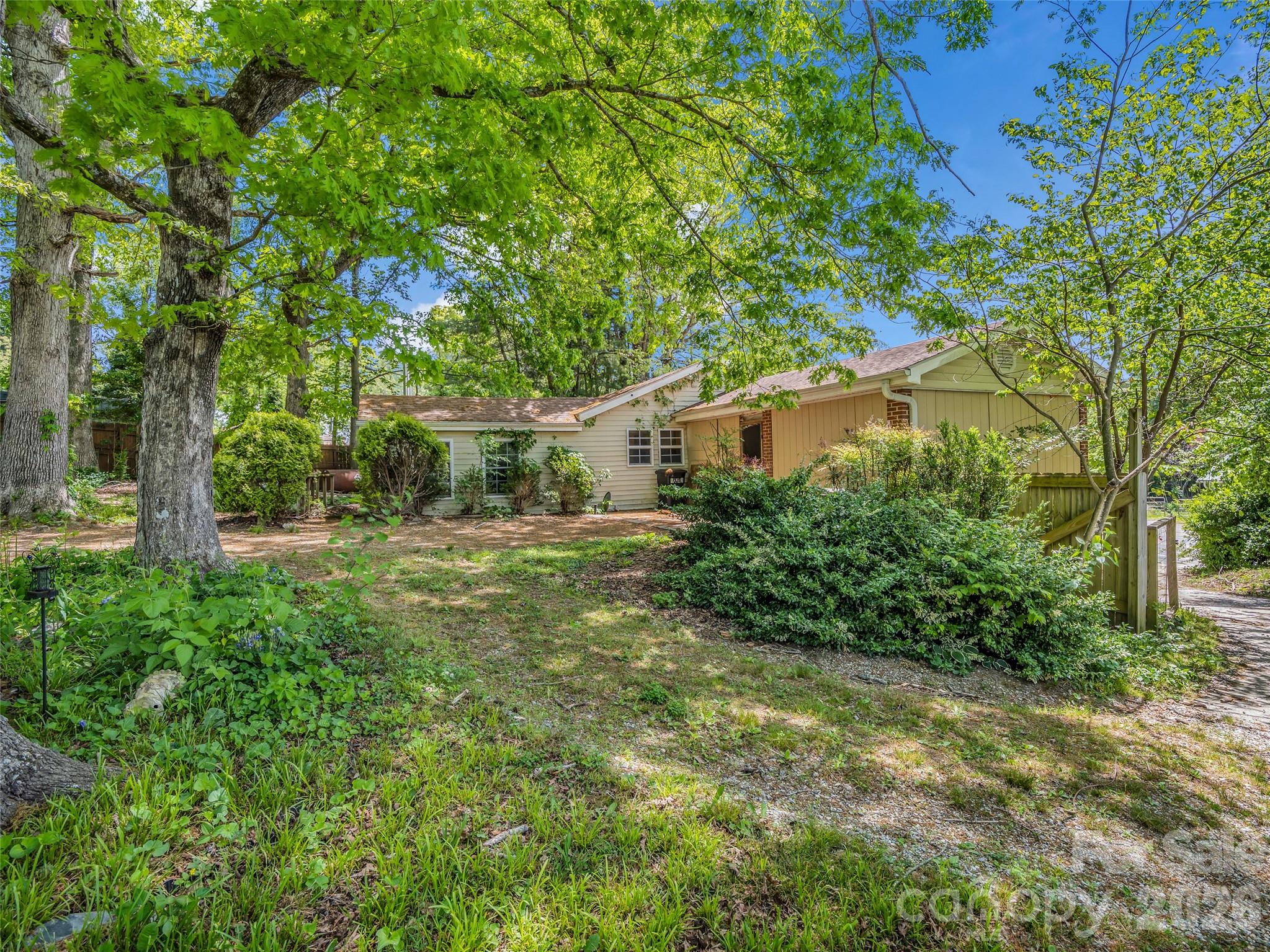 1916 Old Spartanburg Road Hendersonville NC 28792