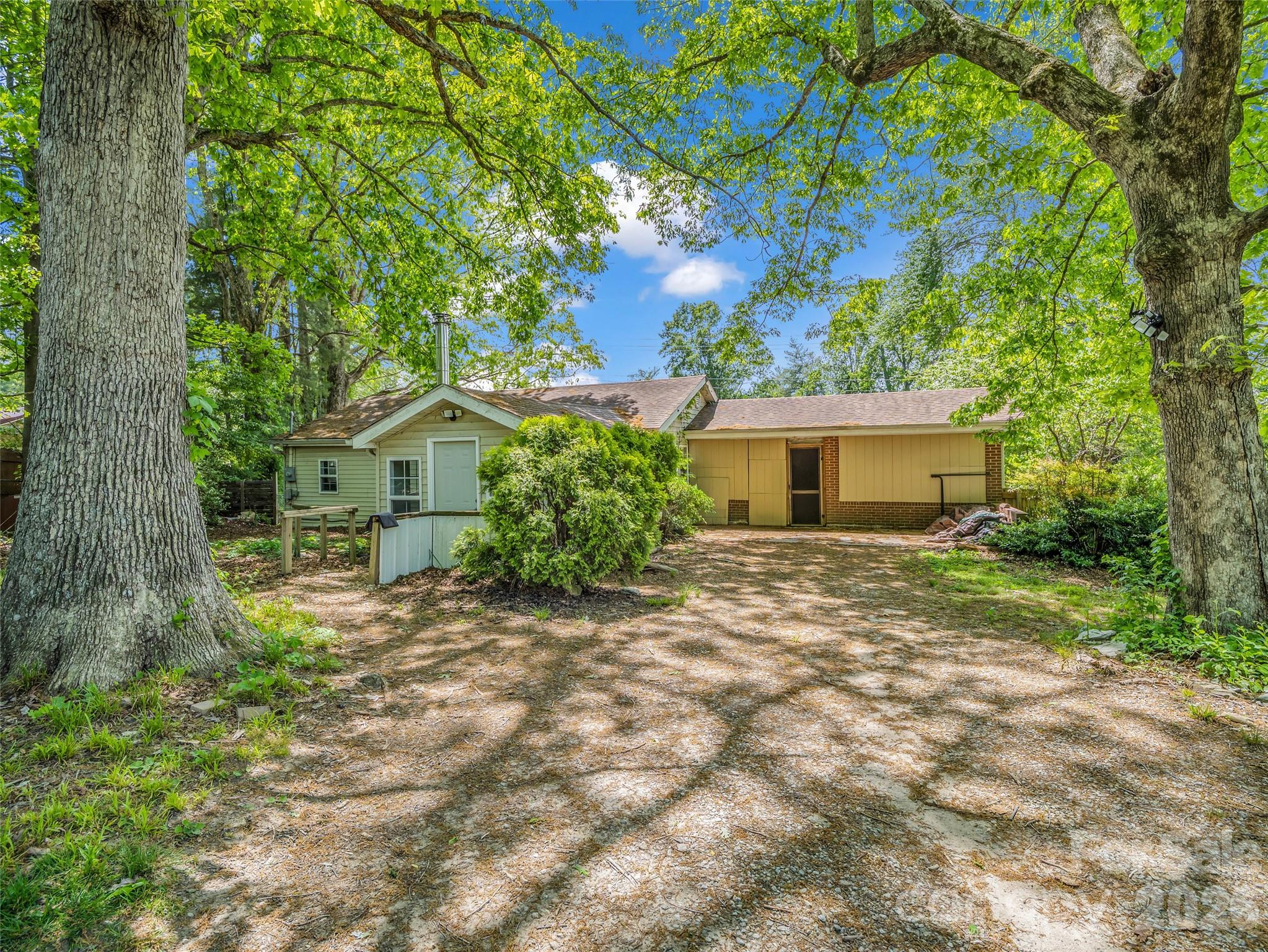 1916 Old Spartanburg Road Hendersonville NC 28792