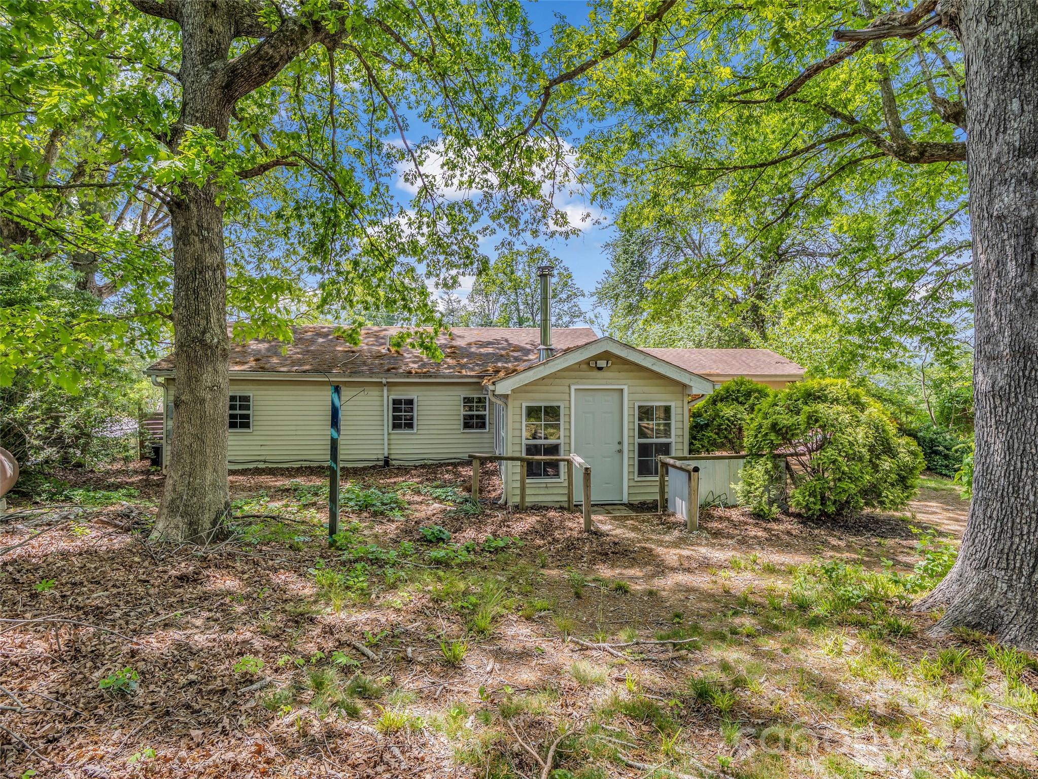 1916 Old Spartanburg Road Hendersonville NC 28792
