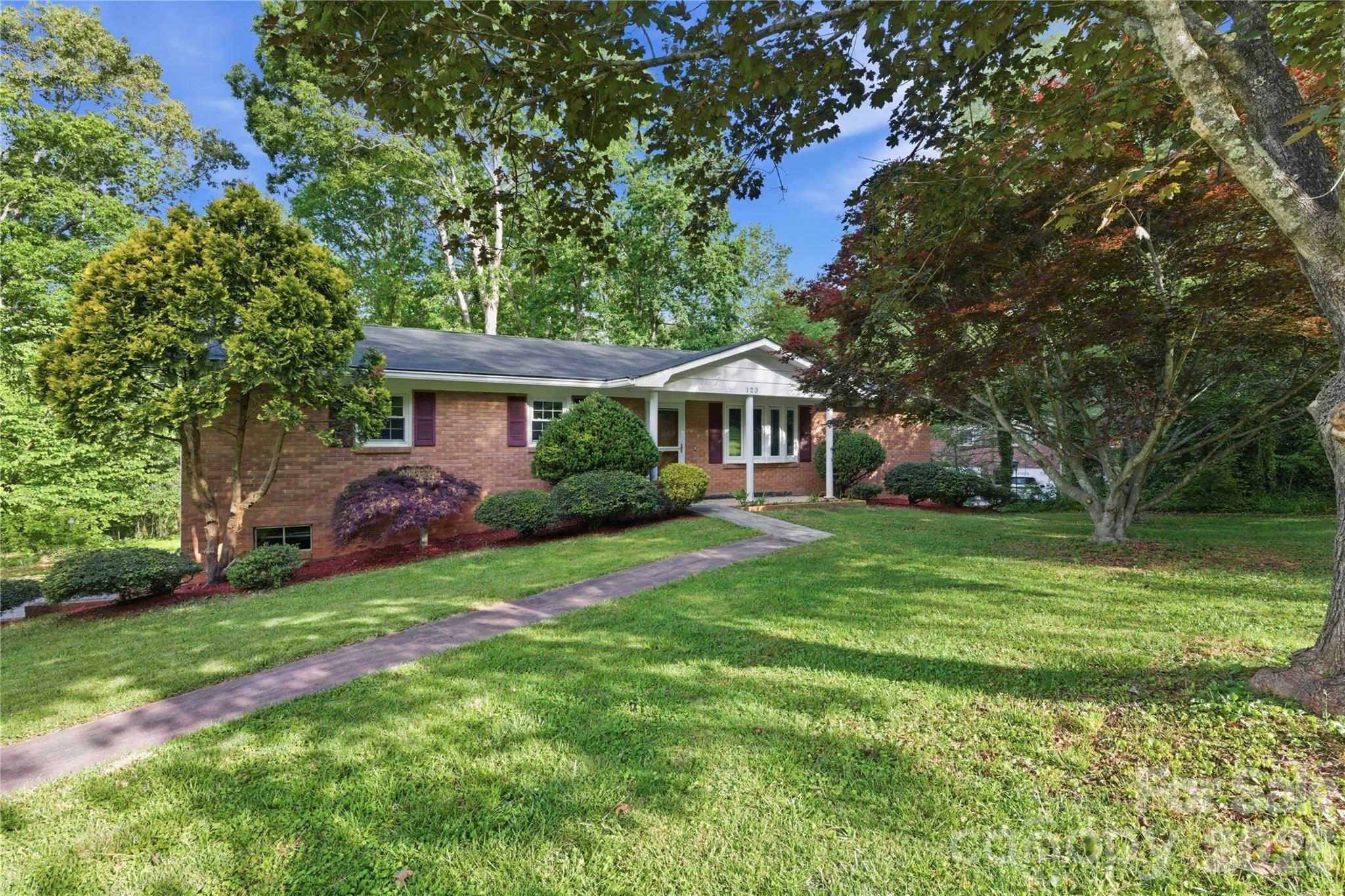 123 Castleton Lane Hendersonville NC 28791